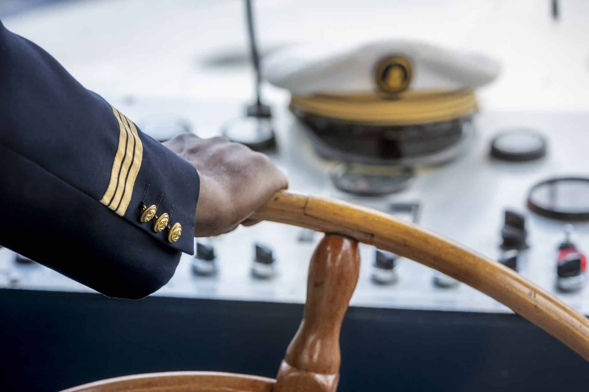 Capitaine à bord d’un bateau Paris Seine