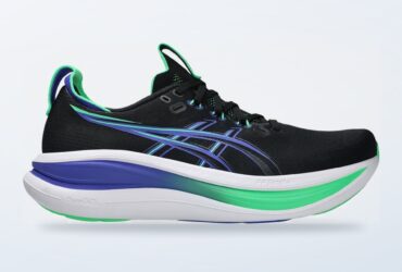 Scarpe da running Asics Gel Nimbus 28 su fondo neutro