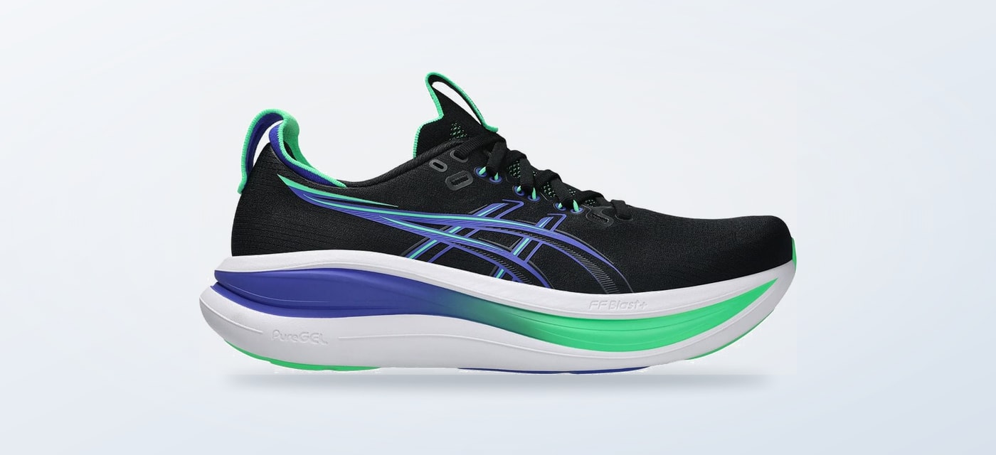 Scarpe da running Asics Gel Nimbus 28 su fondo neutro