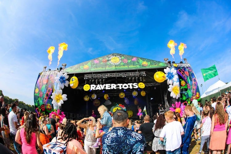 Families enjoying Raver Tots outdoors