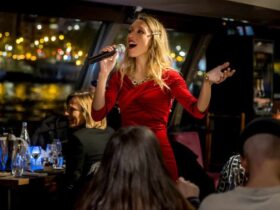 Salle de dîner du bateau Saphir de Paris Seine