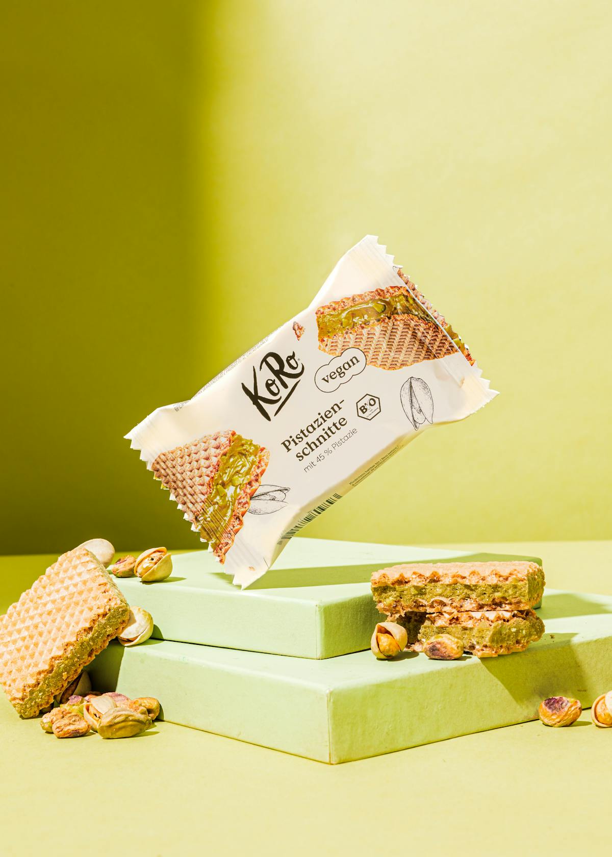 Bio Pistazienschnitte von Korodrogerie auf einem Tisch
