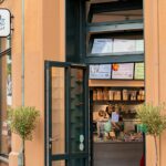 KoRo Café Szene vor einem Restaurant in Berlin