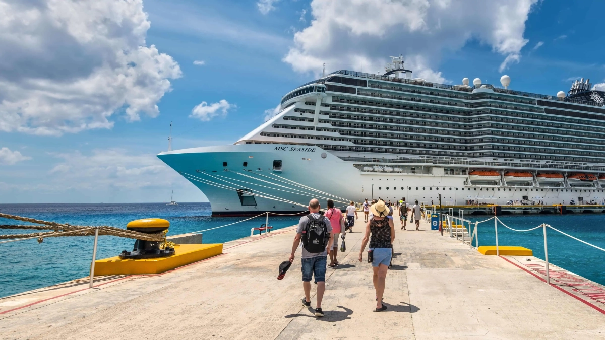 Cruise ship approaching the coast at Cozumel